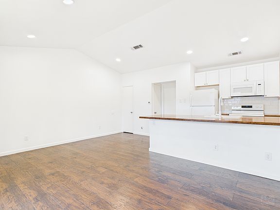 2nd image of 1303 Hollow Creek Dr APT 1