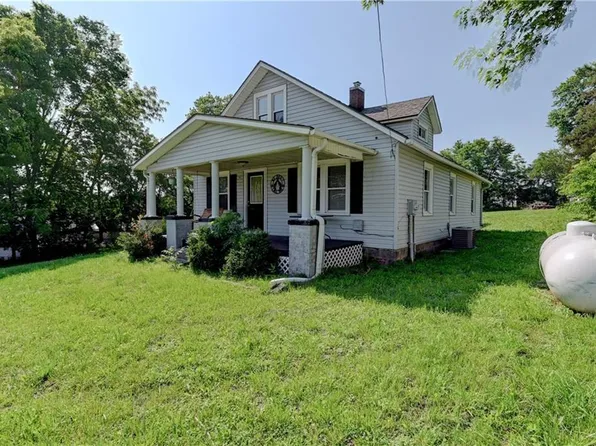 104 3rd St, Agency, MO 64401