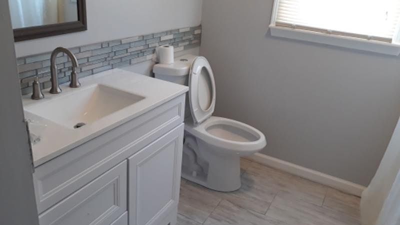 FULL BATHROOM