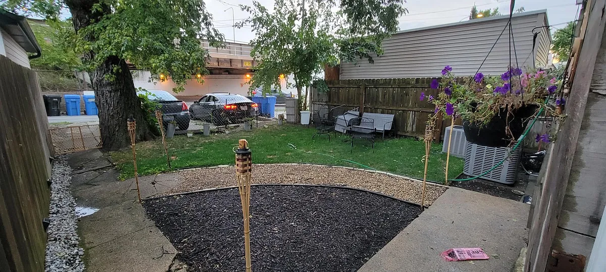 Community Yard - 2963 W Nelson St #3