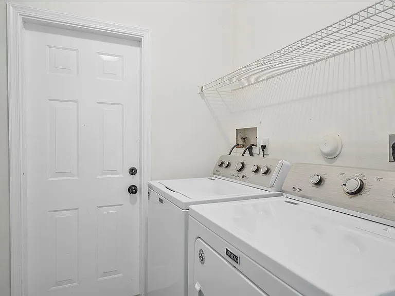 970 Greenwood Rd — Photo 28