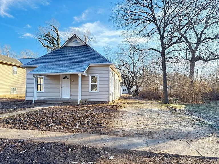 222 N Lee Ave — Photo 14