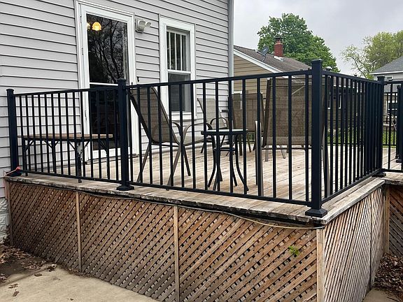 5th image of 515 Belmont St