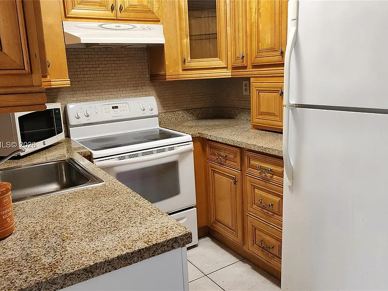 9405 W Flagler St #D204 — Photo 11