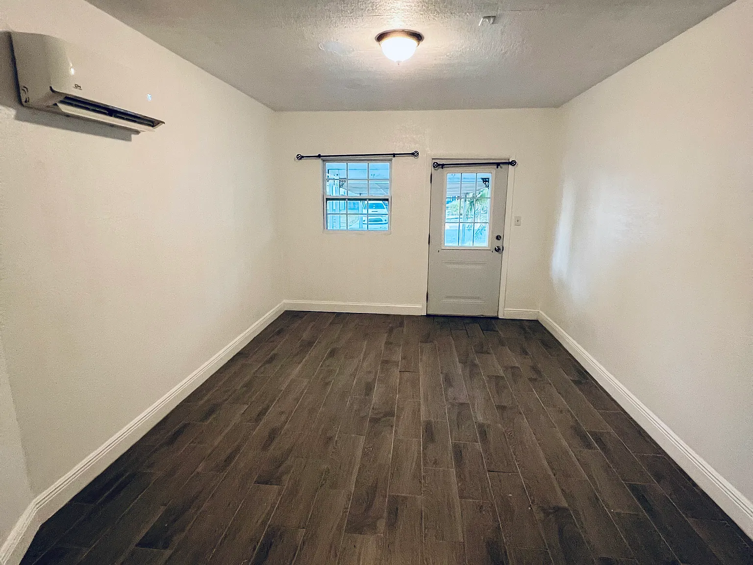 1 bed, $1,050 — Photo 4
