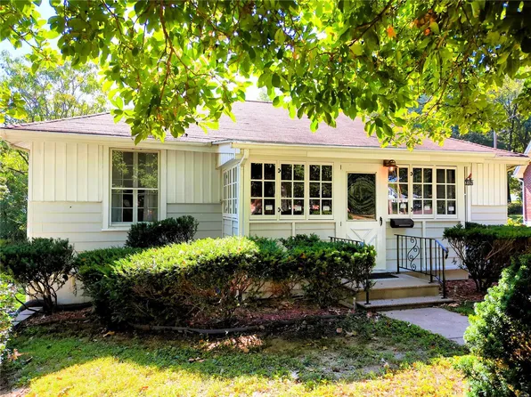 3852 Marietta Dr, Saint Louis, MO 63121