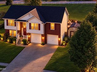 203 Crooked Oak Ct, Shepherdsville, KY 40165