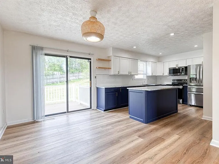 1577 Loring Ct — Photo 9
