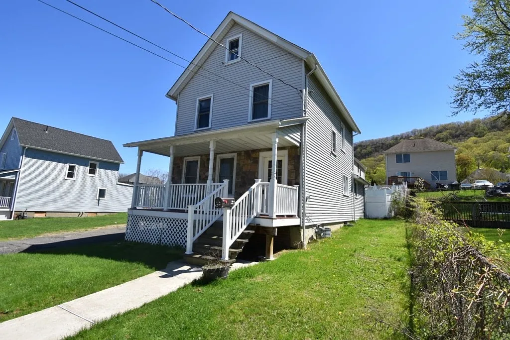 161 Gurnee Ave photo 1