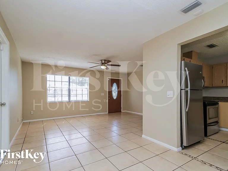 516 Gaspar Ave — Photo 3