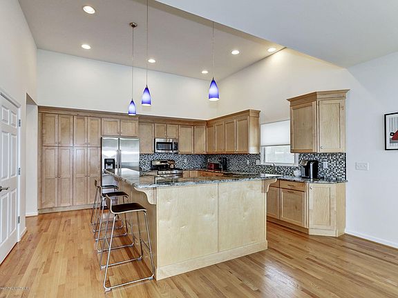 3rd image of 111 W Osborn Avenue