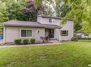 201 Wildrose Ln, Rochester, IL 62563