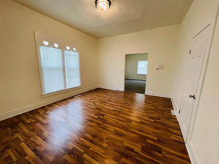 112 W Lincoln St — Photo 11