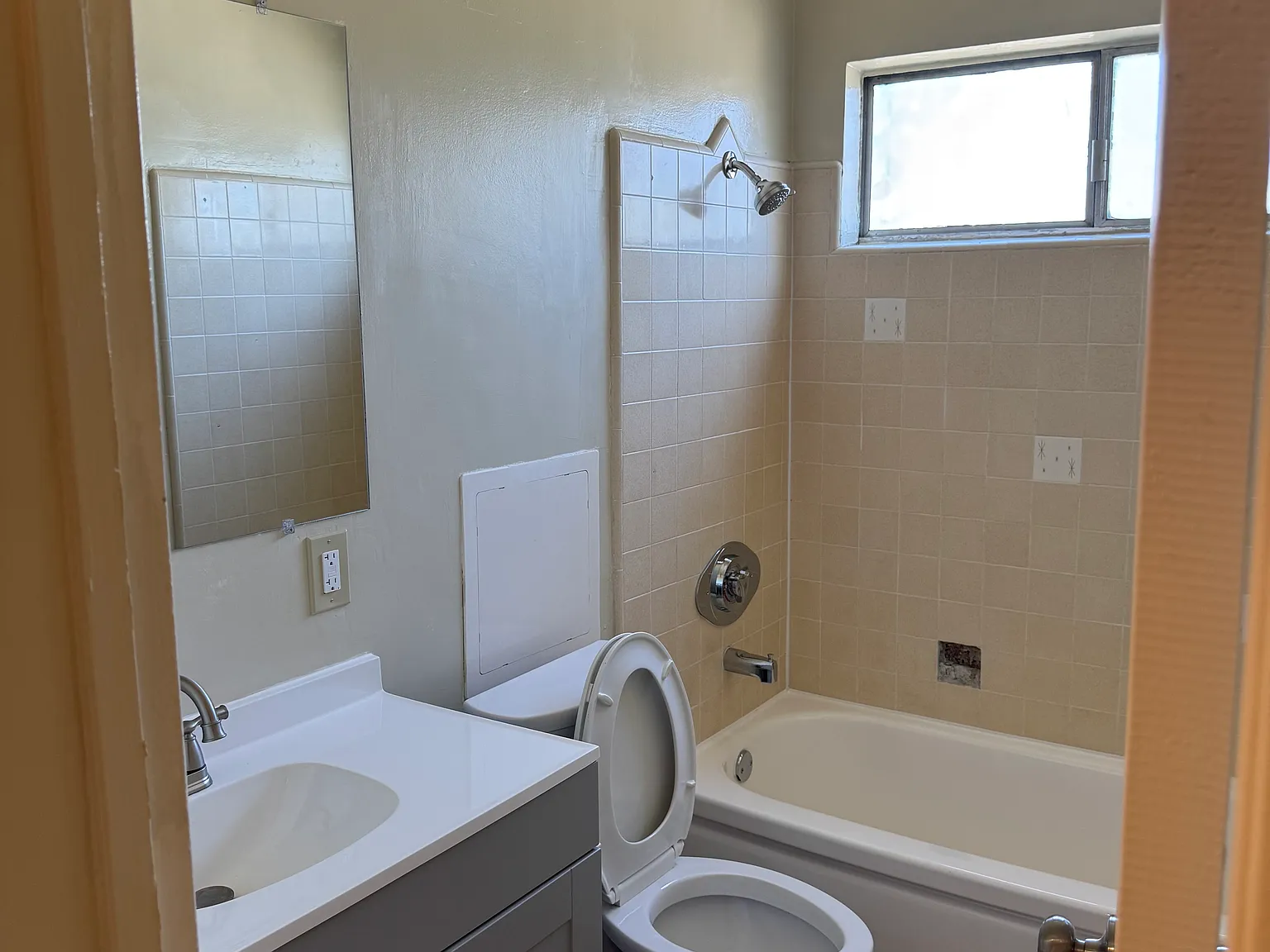 2 bed, $1,995 — Photo 2