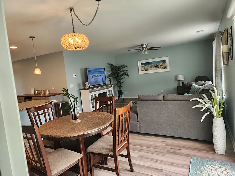 1300 Arbor Ct — Photo 5