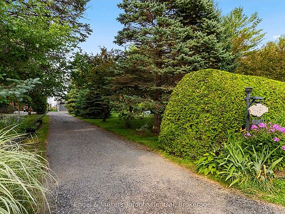 2nd image of 19 Georgian Manor Dr