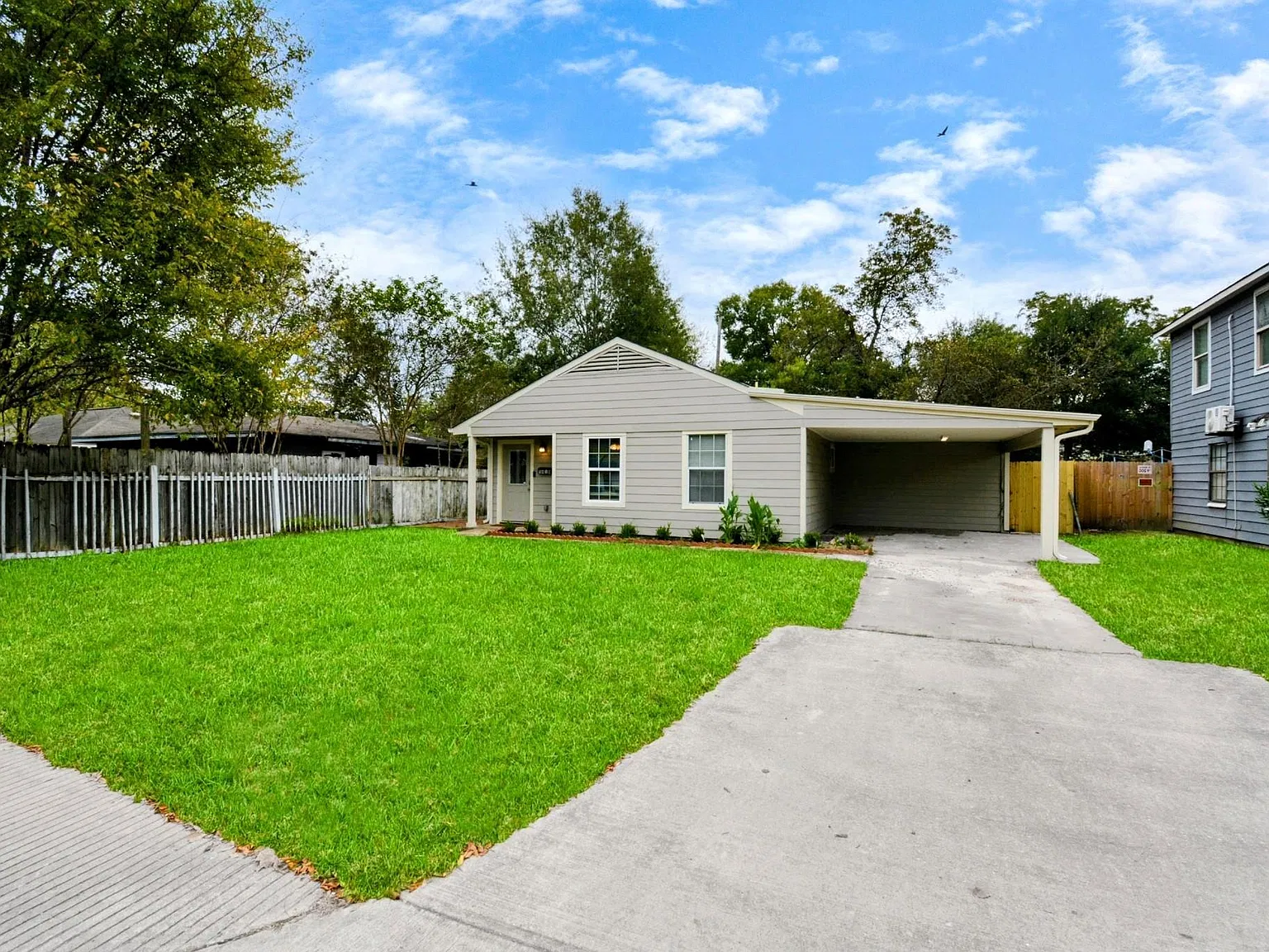 3 bed, 2.0 bath, 1072 sqft, $1,800 — Photo 2