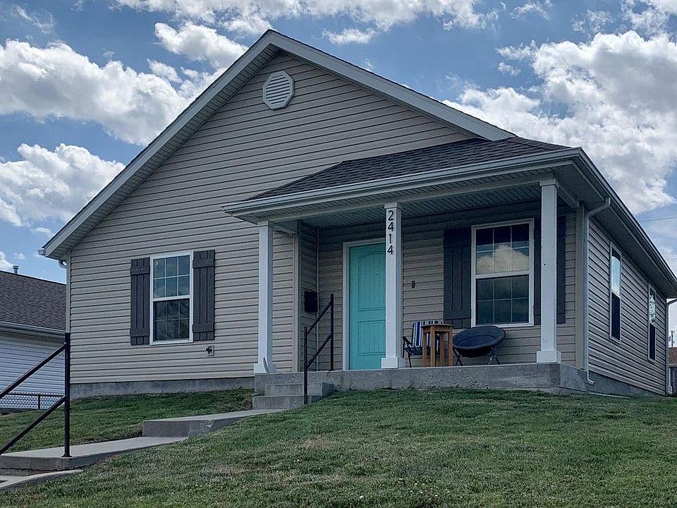 FRONT OF HOUSE