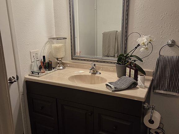 2nd image of 287 W Avenida De Las Flores