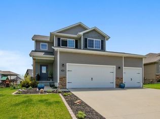 16006 Northpark Dr, Urbandale, IA 50323