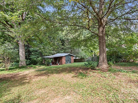 5th image of 3004 Newton Dr