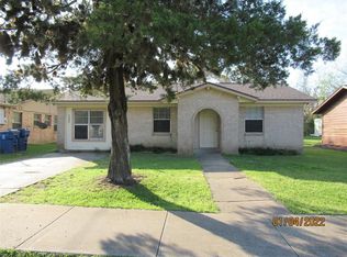 733 W Live Oak St, Angleton, TX 77515