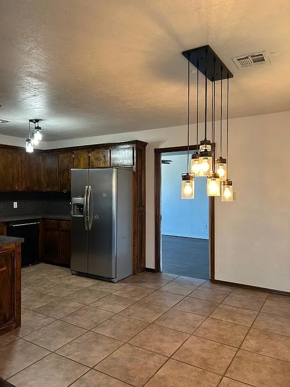 223 Cherokee St — Photo 2