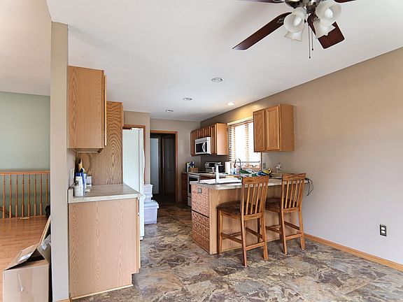 5th image of 611 N Wuthering Hills Dr