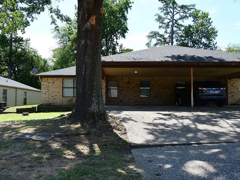 2529 Westminster Dr — Photo 1