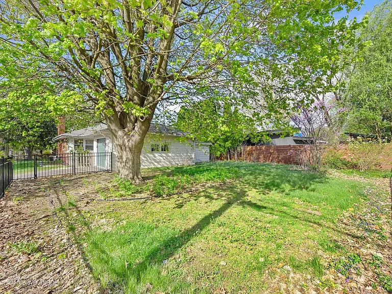 405 Greenfield Ave — Photo 22