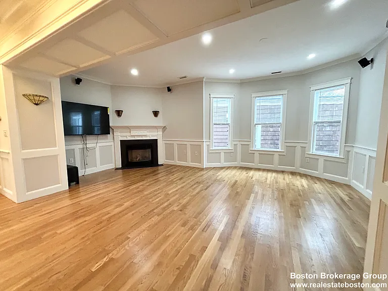 12 Buttonwood St #3 — Photo 4