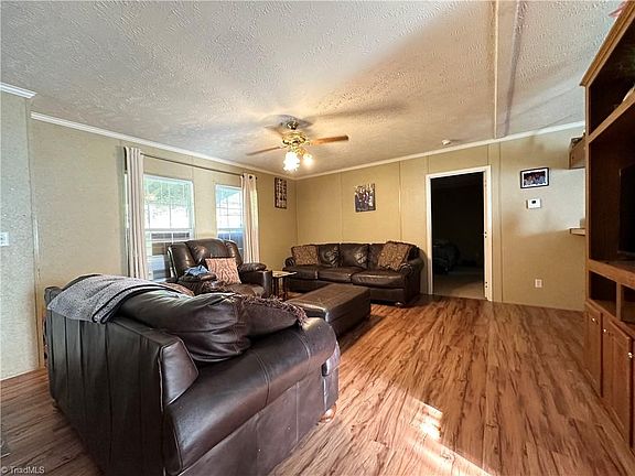5th image of 323 Badger Ridge Ln