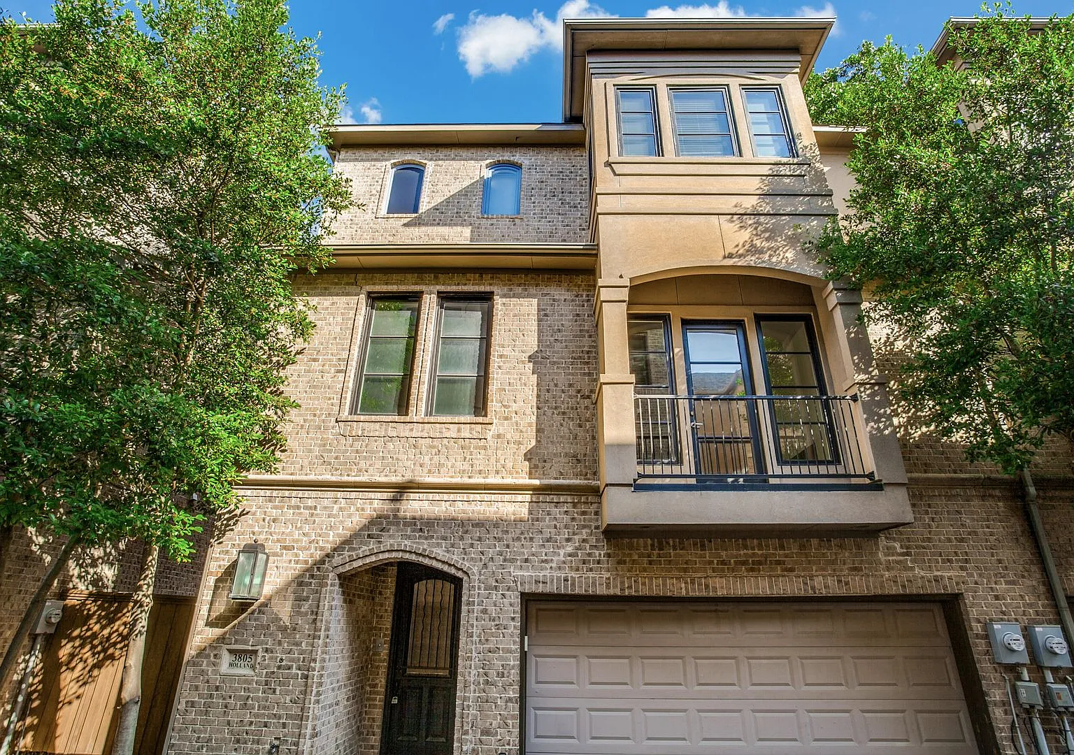 Luxury 3-Bedroom Townhome in Oak Lawn 3805 Holland Ave, Dallas, TX 75219 — Photo 1