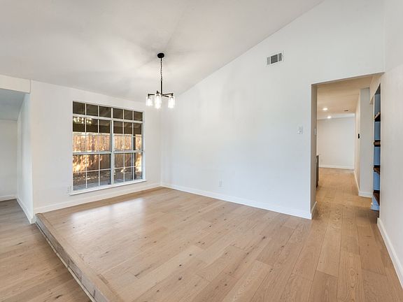 5th image of 3114 Windsor Rd