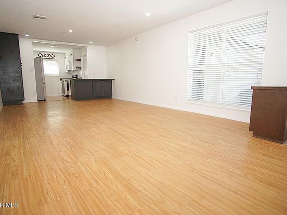 3rd image of 6804 Escondido Dr APT B