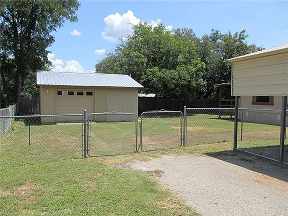 4th image of 104 Elizabeth Dr
