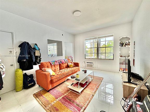 2nd image of 1005 Meridian Ave APT 6