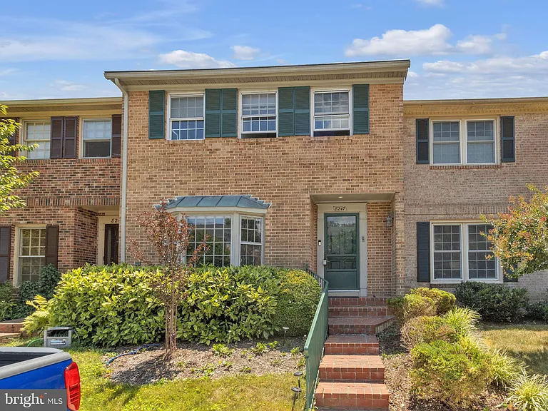 8247 Clifton Farm Ct — Photo 1