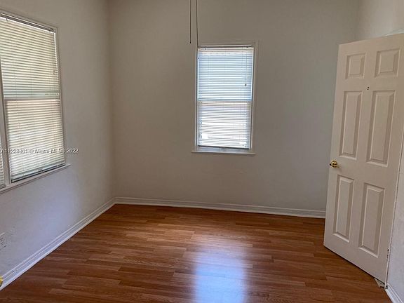 4th image of 1042 SW 11th Ave #1042