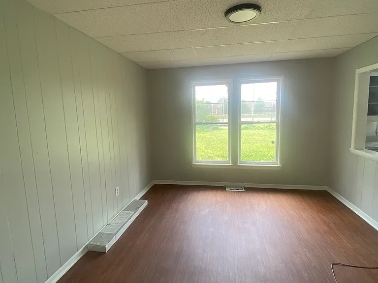 1074 W Woodruff Ave — Photo 5