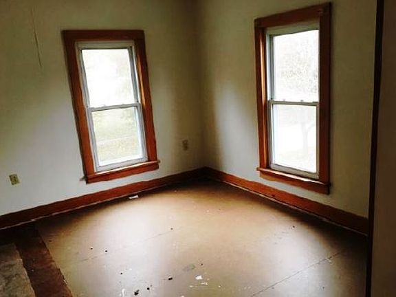 5th image of 742 N Market St