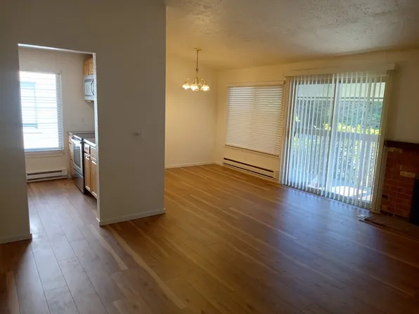 12602 NE 118th St APT 3, Kirkland, WA 98034