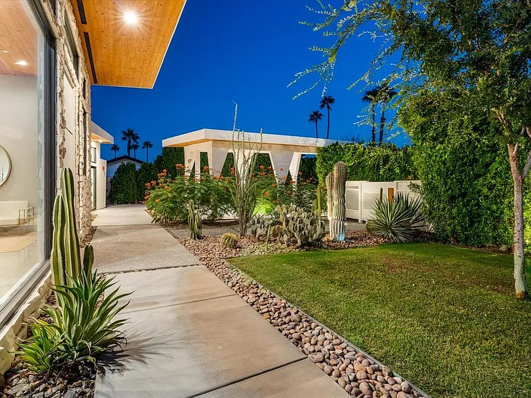524 E Miraleste Ct — Photo 26