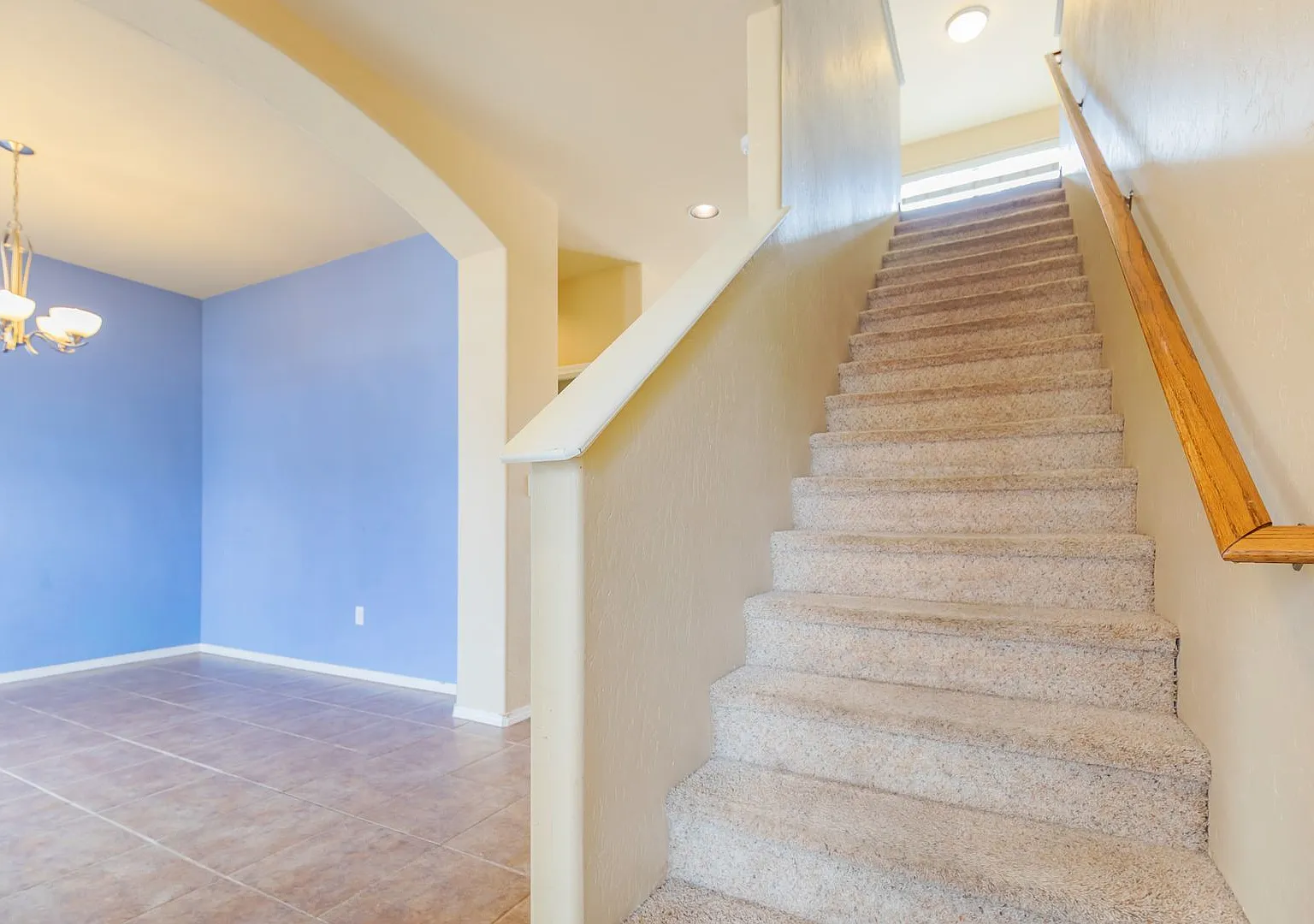 Beautiful Two Story House — Photo 4