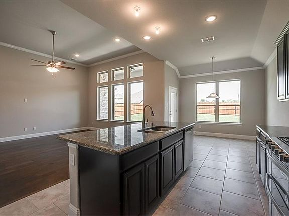 4th image of 3001 Acacia Ln