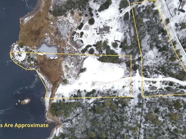 216 Hartz Point Rd #214, Shelburne, NS B0T 1W0