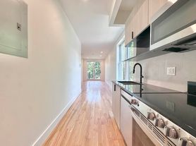 557 Saint Johns Pl