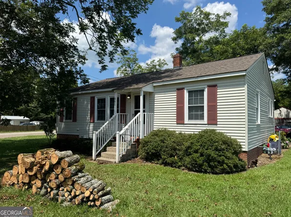 861 Benson St, Hartwell, GA 30643