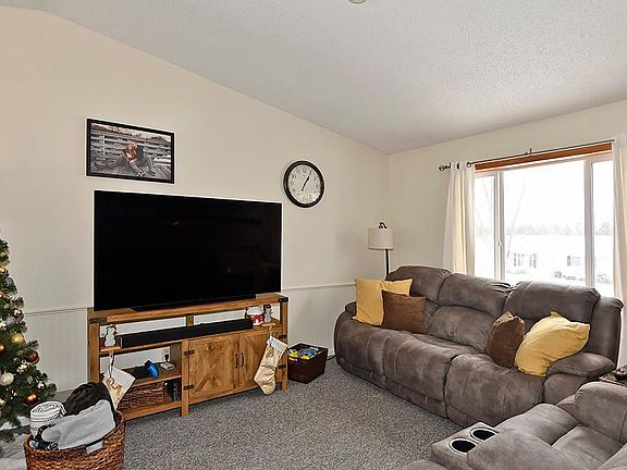 3rd image of 575 Kim Ln