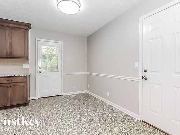 4th image of 3431 Mary Ave